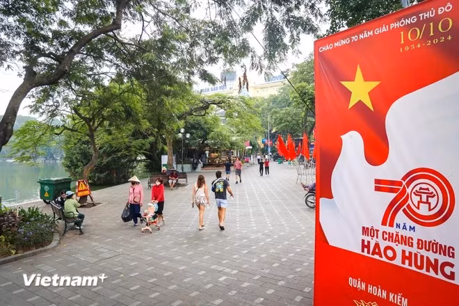 Aunque han pasado 70 años, los recuerdos sagrados del Día de la Liberación de la capital todavía dejan un sentimiento inolvidable para los capitalinos. (Foto: Vietnam+)