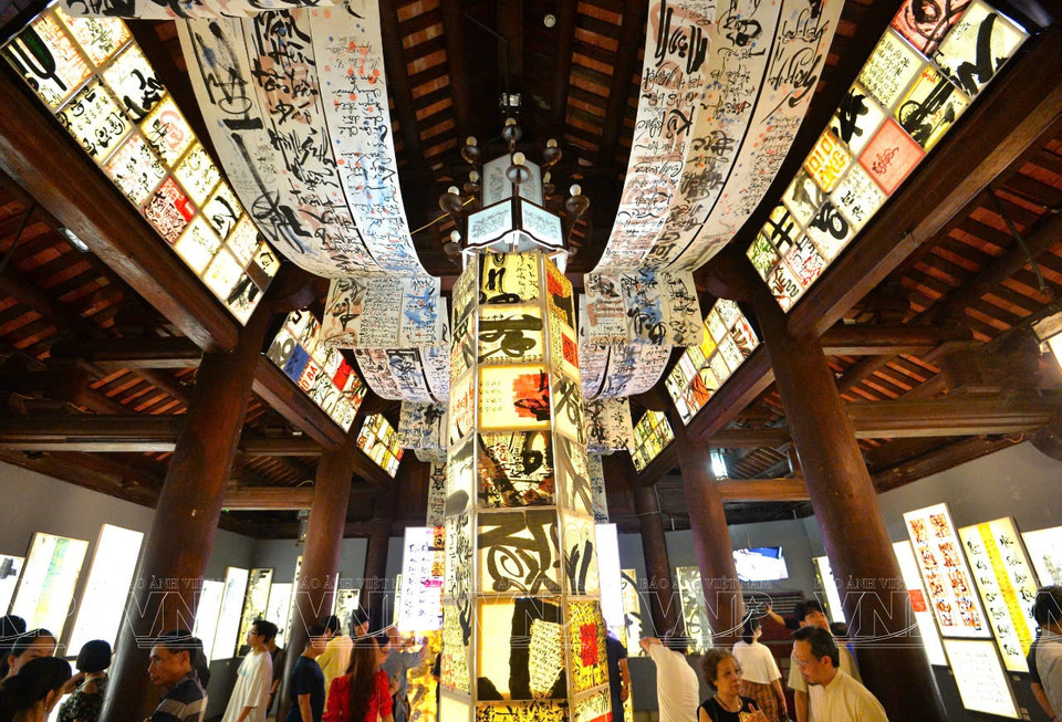 Un rincón del espacio de exposición de caligrafía en el Templo de la Literatura. (Fuente: Revista Vietnam)
