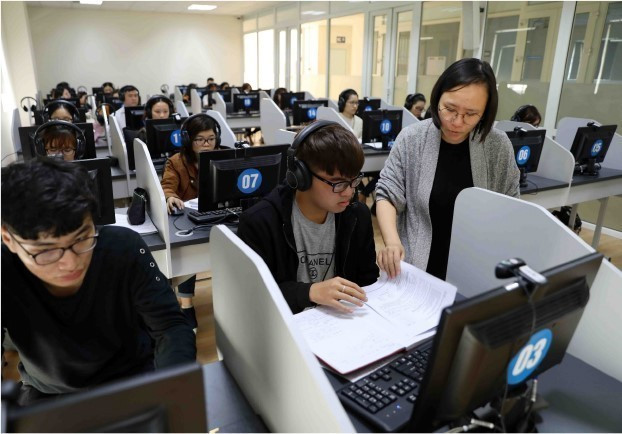Fundado en 1959, el Departamento de Ruso de la Universidad de Hanoi ofrece cursos de formación para estudiantes internacionales, de posgrado y pasantes que estudian e investigan en la Unión Soviética (ahora Rusia) y a directivos y funcionarios científicos y técnicos de los sectores económicos nacionales. (Fuente: VNA)