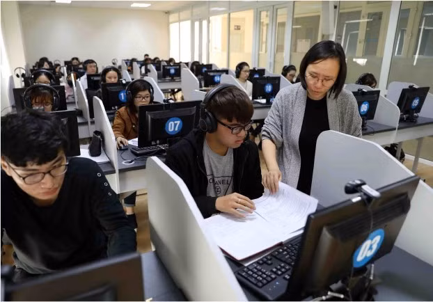 Fundado en 1959, el Departamento de Ruso de la Universidad de Hanoi ofrece cursos de formación para estudiantes internacionales, de posgrado y pasantes que estudian e investigan en la Unión Soviética (ahora Rusia) y a directivos y funcionarios científicos y técnicos de los sectores económicos nacionales. (Fuente: VNA)