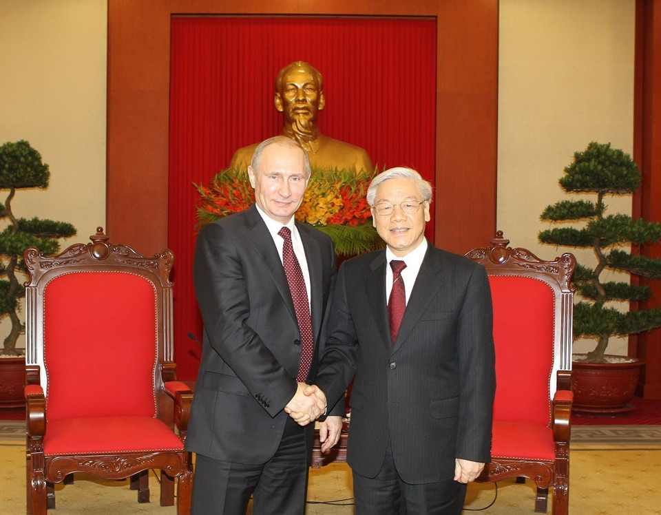 El secretario general del Partido Comunista de Vietnam, Nguyen Phu Trong, recibió al presidente ruso, Vladimir Putin, durante la visita del último al país indochino, en Hanoi, el 12 de noviembre de 2013. (Fuente: VNA)