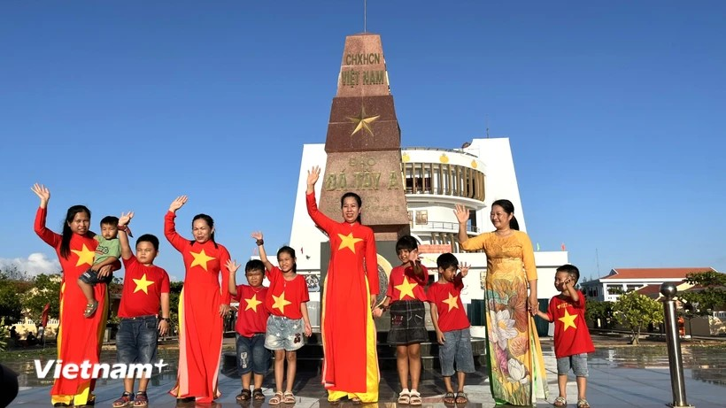 Con voluntad, creatividad y espíritu de trabajo duro del ejército y el pueblo, la apariencia del distrito insular de Truong Sa ha cambiado día a día, volviéndose más espaciosa y hermosa. (Foto: Vietnam+)