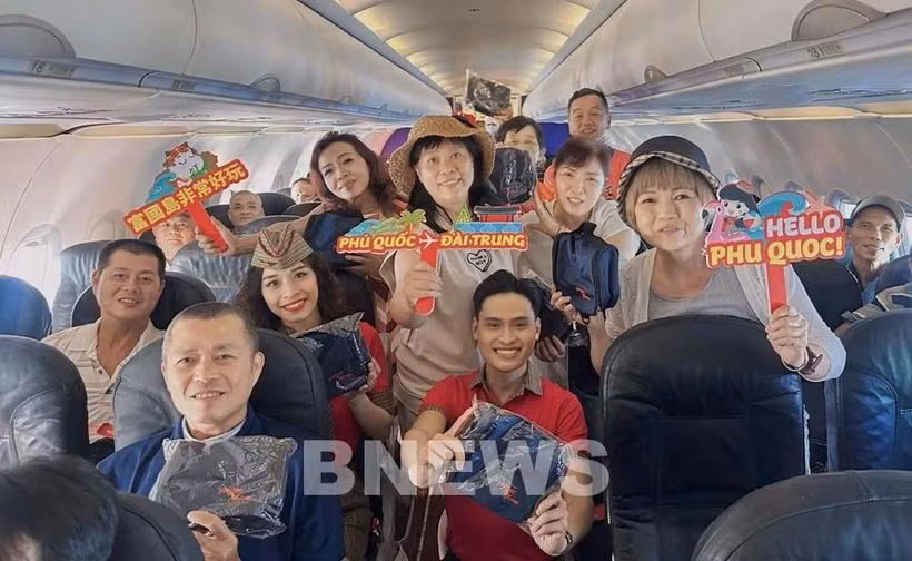 Pasajeros del vuelo de Vietjet a Phu Quoc. (Foto: VNA)
