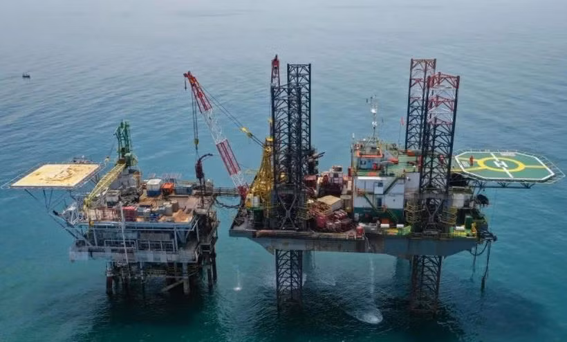 La plataforma petrolera y de gas Pertamina Hulu Energi (PHE) Offshore North West Java (ONWJ) en las aguas de Indramayu, Java Occidental. (Foto: Antara)