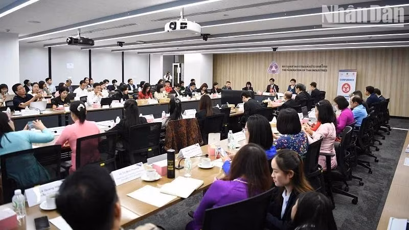 Participantes en la conferencia celebrada en Bangkok el 29 de octubre (Foto: VNA)