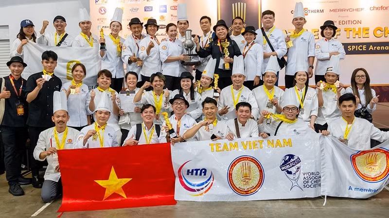 Los chefs vietnamitas en el concurso. (Fotografía: Nhan Dan) 