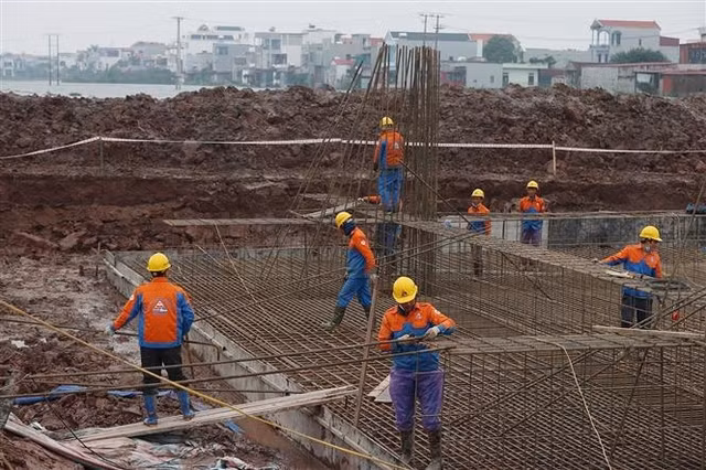 La construcción de la sección del circuito 3 de la línea de transmisión eléctrica de 500 kilovatios (kV)