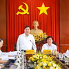 El viceprimer ministro permanente Pham Gia Tuc habla en la reunión. Foto: VNA