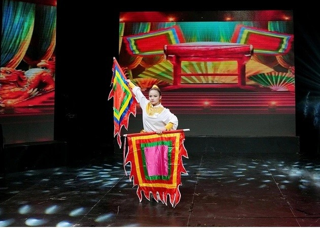 De las casi 200 representaciones del Festival de Arte Juvenil e Infantil que se celebró recientemente en la Televisión de Vietnam, casi la mitad fueron obras de arte y cultura tradicional. (Fuente: Organizadores) jj.jpg