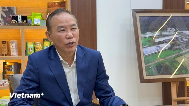 El viceministro de Agricultura y Medio Ambiente, Phung Duc Tien, dialoga con la prensa sobre las exportaciones agroforestales y pesqueras. (Foto: VietnamPlus) thu-truong-phung-duc-tien.jpg