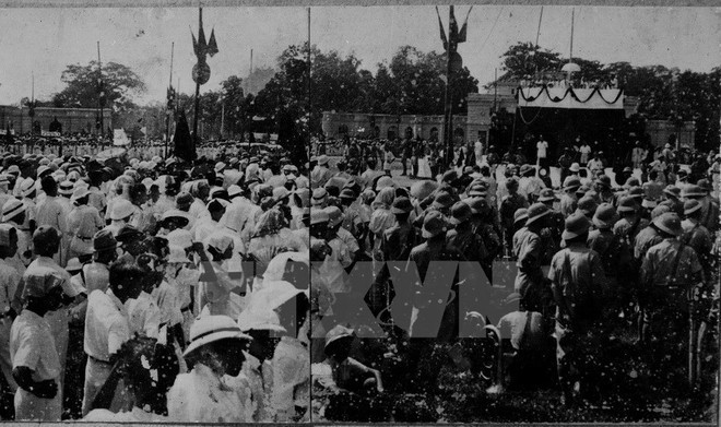 Una gran multitud se congregó en la Plaza Ba Dinh para escuchar al Presidente Ho Chi Minh leer la Declaración de Independencia el 2 de septiembre de 1945. (Fuente: VNA) ba-dinh.jpg