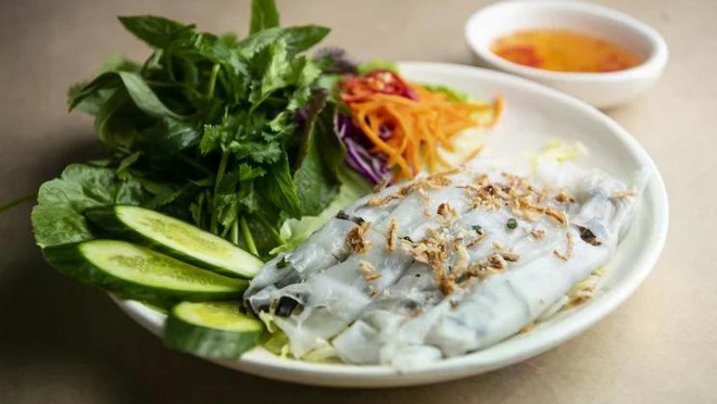 Banh cuon (rollitos de arroz al vapor) en el restaurante Lady Chu (Fuente: VNA) 3425de2e0ea42a1eaee029b3bf06c82e7b2e0b91.jpg