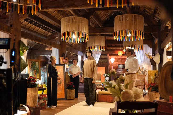 dien-vien-hai-nuoc-trong-mot-canh-quay-photo-nhandanvn.jpg