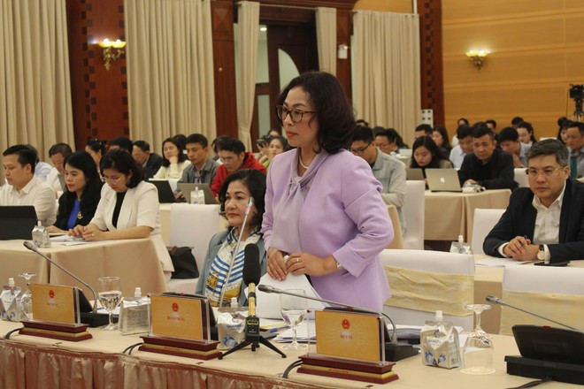 La jefa del Departamento de Gestión de Vivienda y Mercado Inmobiliario, Tong Thi Hanh, en el evento. (Fuente: VNA) boxd.jpg