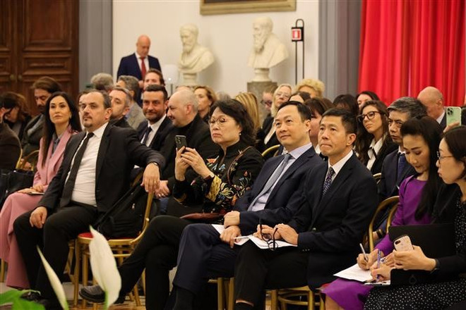 En la conferencia. (Fuente: VNA) hoi.jpg