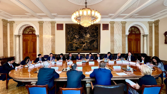 La delegación vietnamita y la Fiscalía Suprema de Hungría. (Fuetne: VNA) lo.jpg