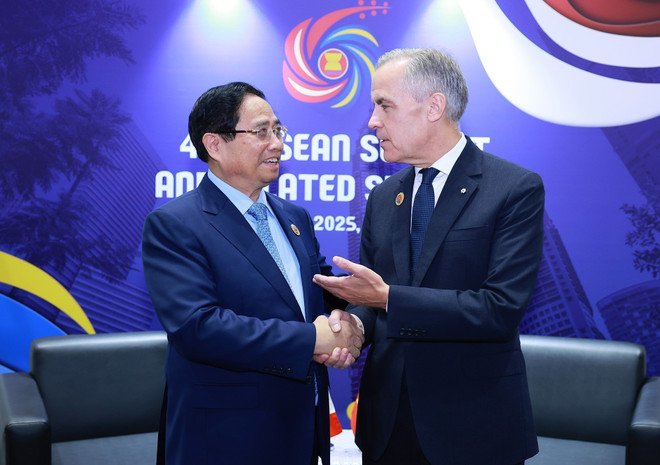 El primer ministro de Vietnam, Pham Minh Chinh, y el premier canadiense Mark Carney. (Fuente: VNA) canada.jpg