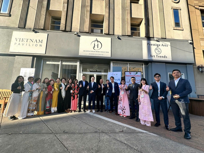 Representantes vietnamitas en el evento. (Fuente: tapchicongthuong.vn) 1a.jpg