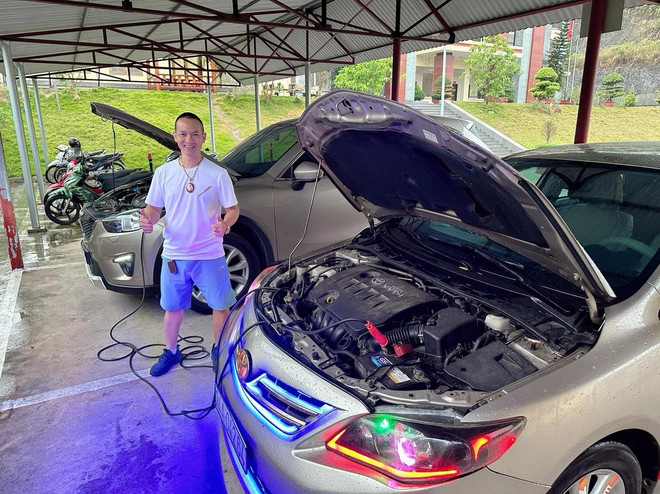 Durante una década, Tran Anh Diep ha brindado asistencia gratuita a miles de conductores de automóviles. (Fuente: Anh Diep) diep-xa-lo-7-17173509435681839592375-1717661831658646261474.jpg