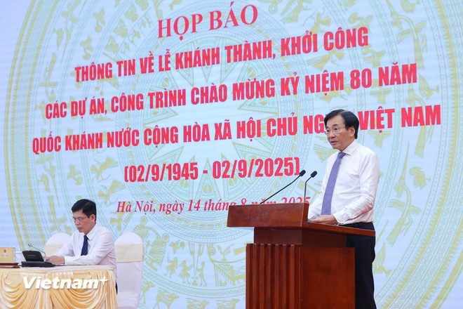 El ministro Tran Van Son, jefe de la Oficina Gubernamental, interviene en la conferencia de prensa. (Foto: Vietnam+) tran-van-son.jpg