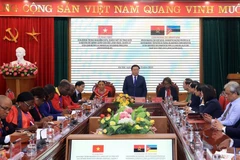 Nguyen Xuan Thang, miembro del Buró Político y presidente de la Academia Nacional de Política de Ho Chi Minh, habla en la ceremonia de apertura del programa (Foto: VNA)