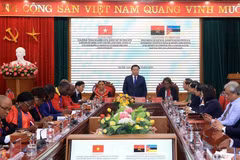 Nguyen Xuan Thang, miembro del Buró Político y presidente de la Academia Nacional de Política de Ho Chi Minh, habla en la ceremonia de apertura del programa (Foto: VNA)