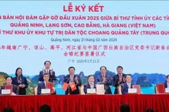 Se firmaron 29 memorandos de entendimiento entre localidades vietnamitas y chinas, que fortalecen la cooperación en diversos sectores. (Foto: VNA)