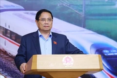 El primer ministro Pham Minh Chinh interviene en la reunión. (Fuente: VNA)