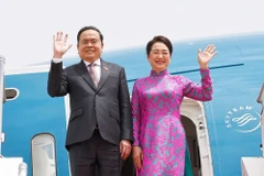 El presidente de la Asamblea Nacional, Tran Thanh Man, y su esposo Nguyen Thi Thanh Nga abandonan Dakar en la tarde del 24 de julio (hora local), concluyendo con éxito su visita oficial a Senegal. (Foto: VNA)