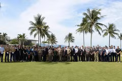 Delegados que asistieron a la 173.ª ceremonia de repatriación de restos de soldados estadounidenses desaparecidos en la guerra (MIA) de Vietnam en Da Nang el 2 de julio. (Foto: Ministerio de Relaciones Exteriores)