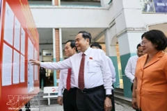 Presidente de Asamblea Nacional inspecciona los preparativos electorales y emite su voto en Ciudad Ho Chi Minh