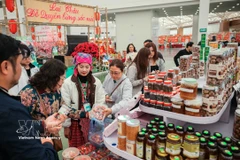 Visitantes en la Feria de Primavera en (VNA)
