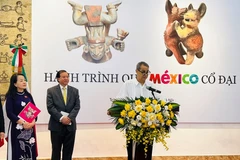El embajador de México en Vietnam, Alejandro Negrín, interviene en el acto inaugural. (Fuente: baovanhoa.vn)