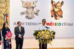 El embajador de México en Vietnam, Alejandro Negrín, interviene en el acto inaugural. (Fuente: baovanhoa.vn)