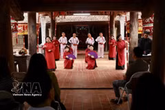 Canto Xoan mantiene su vitalidad bajo el techo del templo de Hung Lo