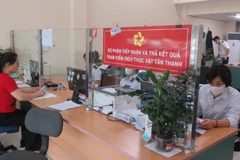 Recepción de registros de cuarentena de productos agrícolas antes de su exportación transfronteriza en la Estación de Cuarentena Vegetal de Tan Thanh (Lang Son). (Foto: nhandan.vn)