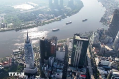 Edificios en el centro de Ciudad Ho Chi Minh, junto al río Saigon. (Foto: VNA)