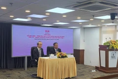 Pham Dut Diem (derecha), director del Departamento de Asuntos Exteriores de Ciudad Ho Chi Minh, y Ono Masuo, Cónsul General de Japón en Ciudad Ho Chi Minh, en una conferencia de prensa. (Foto: https://tcdulichtphcm.vn/)