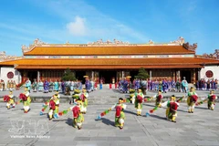 Recreación de la ceremonia de la Gran Audiencia Real del Año Nuevo Lunar de la dinastía Nguyen en el Palacio Thai Hoa de la Ciudadela Imperial de Hue. (Foto: VNA)