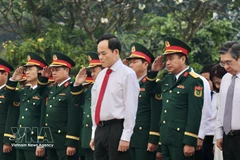 Líderes en Ciudad Ho Chi Minh rinden homenaje a los héroes que murieron por la Patria. (Foto: VNA)