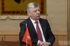 Dmitry Georgievich Novikov, primer vicepresidente del Comité Ejecutivo Central del Partido Comunista de la Federación Rusa (KPRF). (Fuente: nhandan.vn)