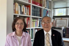 El profesor Furuta Motoo y su esposa. (Foto: VNA)