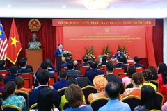 El primer ministro Pham Minh Chinh habla en una reunión con la comunidad vietnamita en Malasia el 25 de mayo. (Foto: VNA)