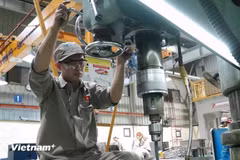 Las empresas de la industria auxiliar tienen nuevas oportunidades gracias a la expansión de incentivos gubernamentales en capital, tecnología, recursos humanos y acceso a mercados. (Foto: Vietnam+)