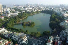 El lago Hoan Kiem, también conocido como el Lago de la Espada Restituida, es un monumento cultural en Hanói. (Foto: VNA)