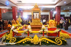 El área que alberga las reliquias de Buda en la Pagoda Quan Su de Hanoi está solemnemente decorada, creando una atmósfera sagrada y tranquila. (Foto: Vietnam+)