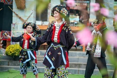 Belleza de trajes tradicionales de la etnia Dao Tien en Thanh Hoa