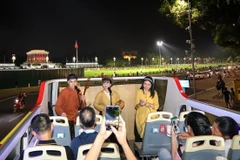 "Xam en el autobús": Melodías antiguas resuenan en las calles del Hanoi moderno