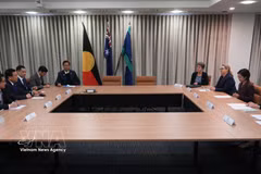 En la reunión de trabajo entre la delegación de la Academia Nacional de Política Ho Chi Minh y el Consejo Teórico Central de Vietnam con el Departamento de Asuntos Exteriores y Comercio de Australia (DFAT). Foto: VNA