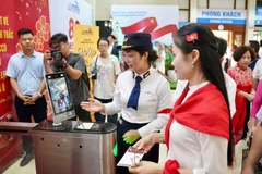 Sistema de control de billetes biométrico en la estación de tren de Hanoi. (Fuente: VNA)